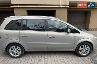 Минивэн Opel Zafira 2010 в 