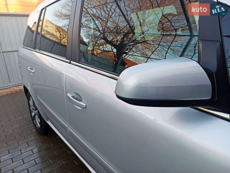 Мінівен Opel Zafira 2009 в Одесі