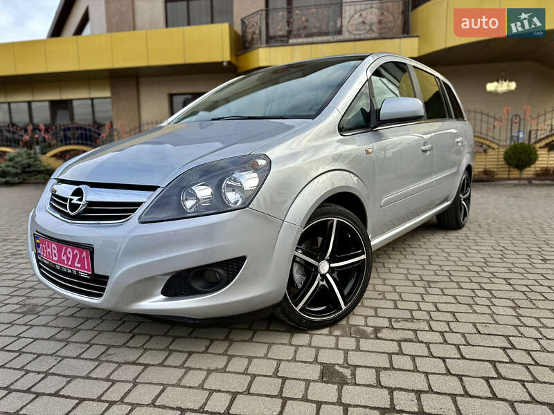 Минивэн Opel Zafira 2011 в 