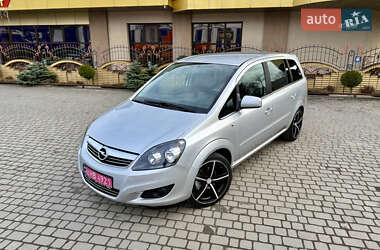 Минивэн Opel Zafira 2011 в 