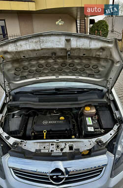 Минивэн Opel Zafira 2011 в 
