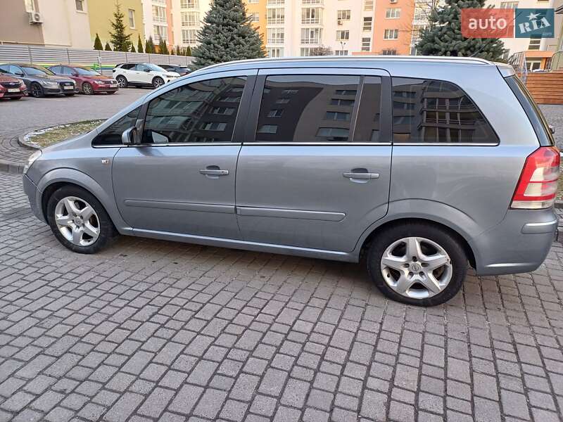 Минивэн Opel Zafira 2008 в 