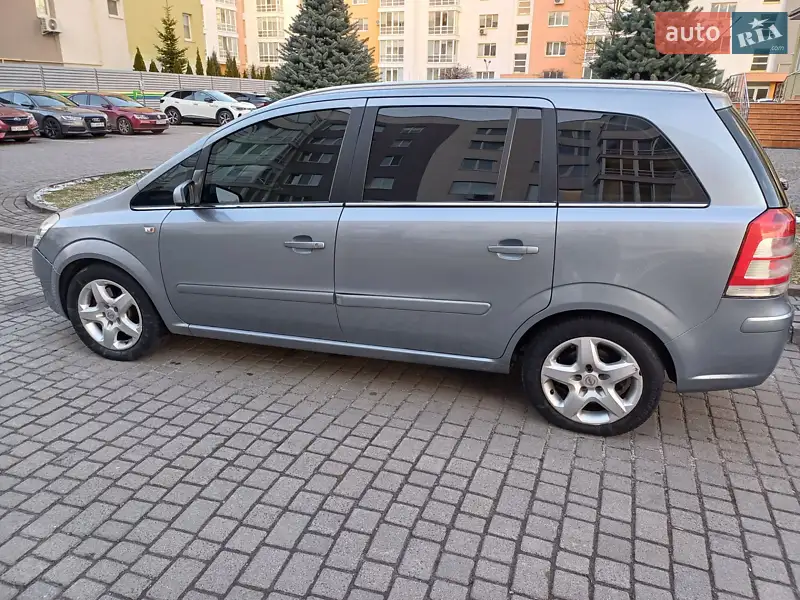 Минивэн Opel Zafira 2008 в 