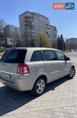 Минивэн Opel Zafira 2011 в 
