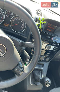 Минивэн Opel Zafira 2011 в 