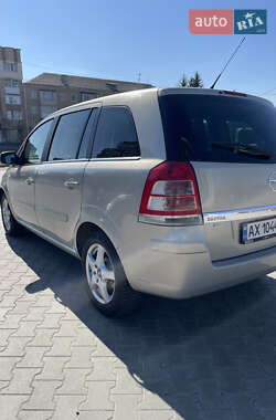Минивэн Opel Zafira 2011 в 