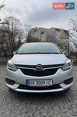 Минивэн Opel Zafira 2018 в 