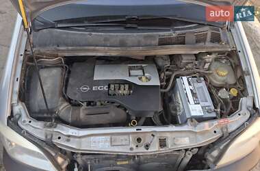 Мінівен Opel Zafira 2002 в Тростянці
