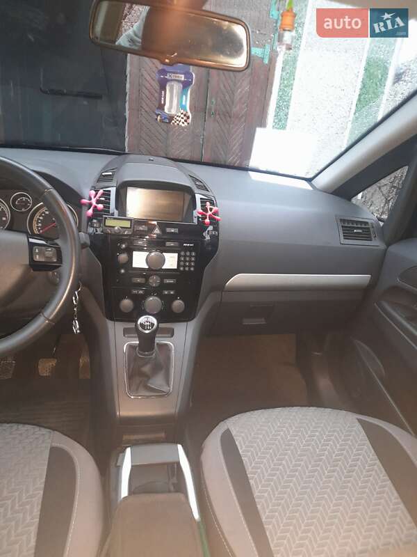 Минивэн Opel Zafira 2009 в Бучаче