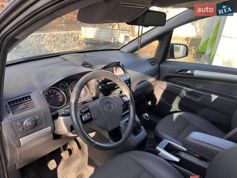 Минивэн Opel Zafira 2010 в Золотоноше