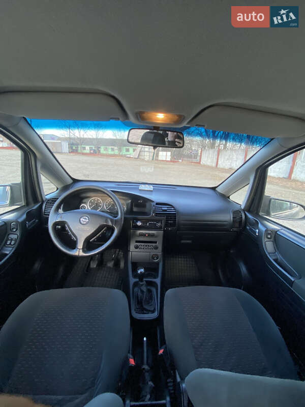Мінівен Opel Zafira 2004 в Умані