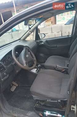 Минивэн Opel Zafira 2005 в 