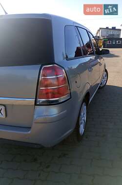Минивэн Opel Zafira 2005 в 