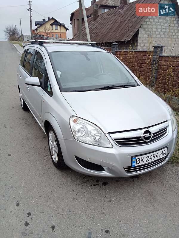 Мінівен Opel Zafira 2009 в Рівному