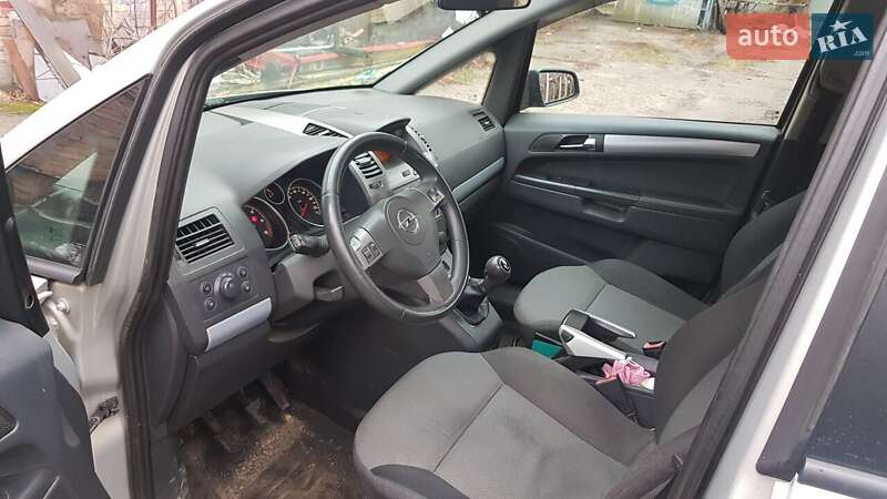 Минивэн Opel Zafira 2005 в Киеве