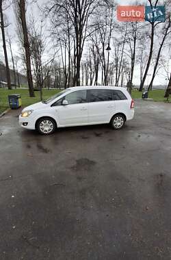 Минивэн Opel Zafira 2010 в 