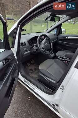 Минивэн Opel Zafira 2010 в 