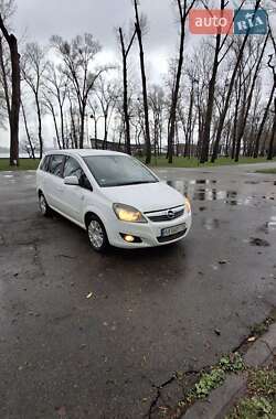 Минивэн Opel Zafira 2010 в 