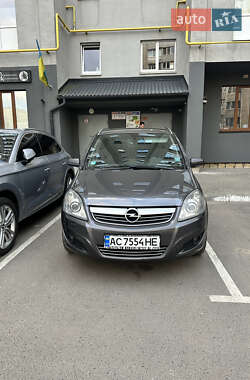Минивэн Opel Zafira 2009 в 