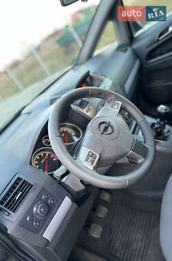 Минивэн Opel Zafira 2006 в 