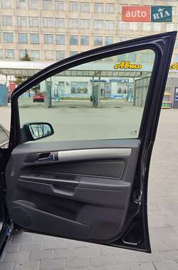 Минивэн Opel Zafira 2009 в 