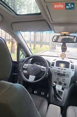 Минивэн Opel Zafira 2007 в 