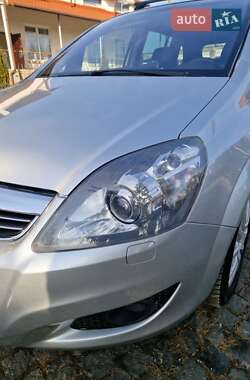 Минивэн Opel Zafira 2009 в 