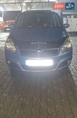 Минивэн Opel Zafira 2007 в 