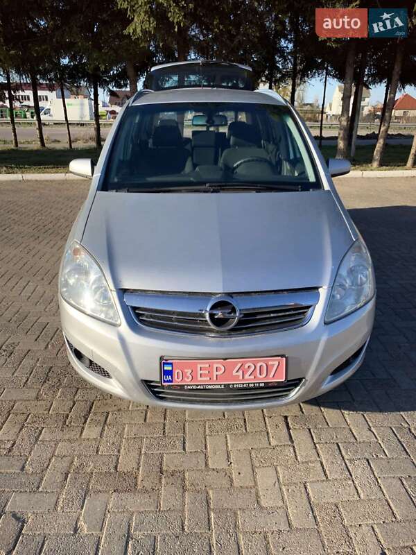 Минивэн Opel Zafira 2008 в 
