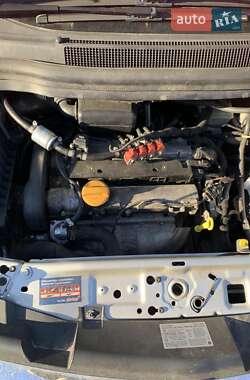 Минивэн Opel Zafira 2008 в 