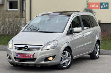 Минивэн Opel Zafira 2010 в 