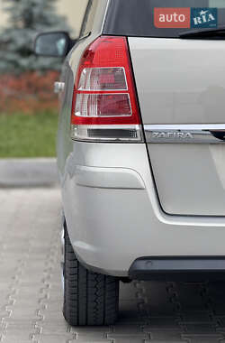 Минивэн Opel Zafira 2010 в 