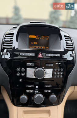 Минивэн Opel Zafira 2010 в 
