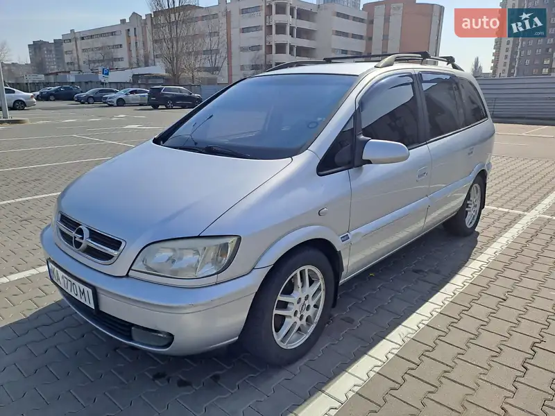 Минивэн Opel Zafira 2004 в 