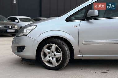 Минивэн Opel Zafira 2011 в 