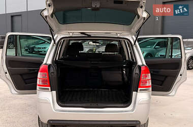 Минивэн Opel Zafira 2011 в 