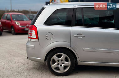 Минивэн Opel Zafira 2011 в 