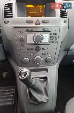 Минивэн Opel Zafira 2007 в 