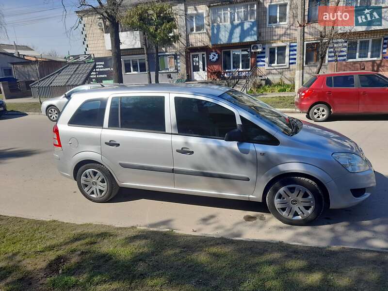 Минивэн Opel Zafira 2009 в Сарнах