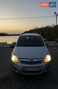Минивэн Opel Zafira 2010 в 