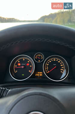 Минивэн Opel Zafira 2010 в 