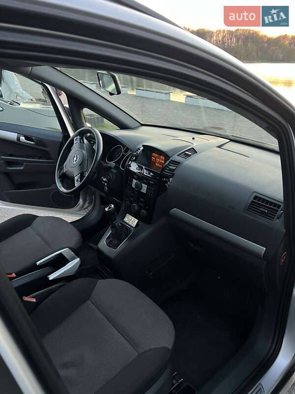 Мінівен Opel Zafira 2010 в Івано-Франківську