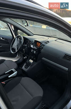 Минивэн Opel Zafira 2010 в 