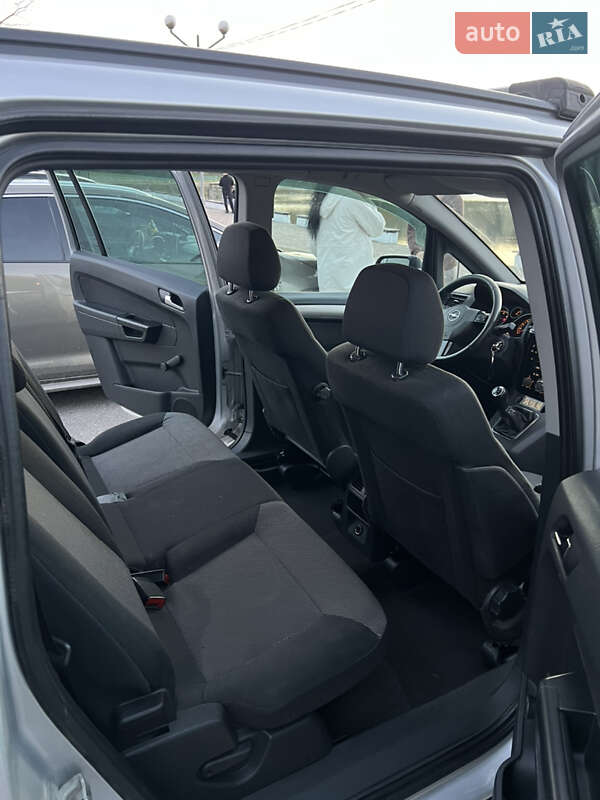 Мінівен Opel Zafira 2010 в Івано-Франківську