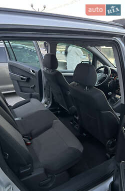 Минивэн Opel Zafira 2010 в 