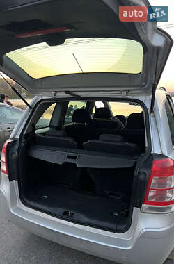 Минивэн Opel Zafira 2010 в 