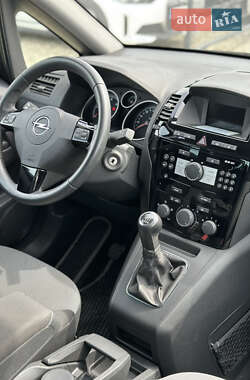 Минивэн Opel Zafira 2011 в 