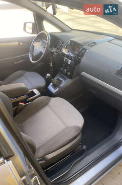 Минивэн Opel Zafira 2011 в 