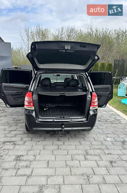 Минивэн Opel Zafira 2011 в 