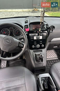 Минивэн Opel Zafira 2011 в 